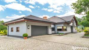 nice house with garage door